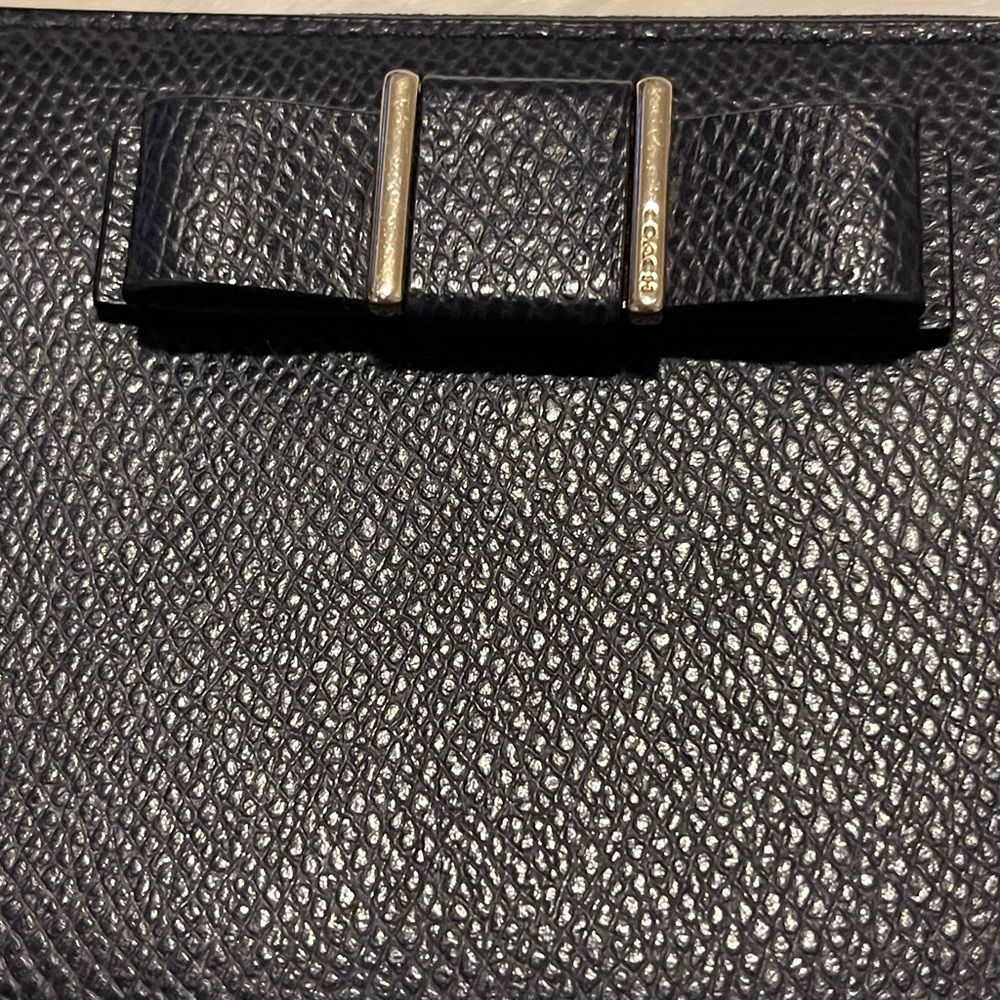 ✨Rare 💯% Authentic BOW long coach midnight blue wallet Gold-tone Hardware - Picture 6 of 9